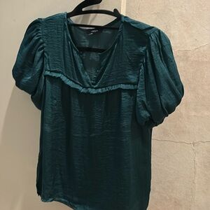 Hunter green top with puff sleeeve